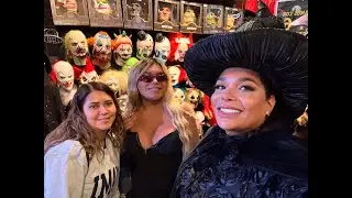 Con Wendy escogiendo disfraz en el castillo del terror