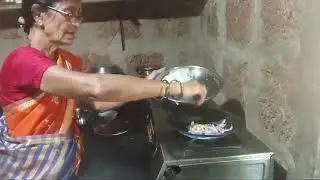 मालवणी पद्धतीने कोळंबीची झणझणीत आमटी 