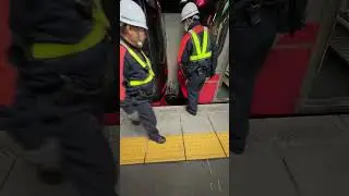 一コマ　到着後ドアクローズ増結車両を切り離し