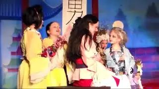 Zoe as Mushu in 