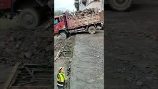 Construction Waste Truck Fail 🚛⚠️ | Safety Ignored