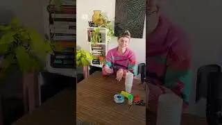 Как на самом деле работает телефон из чашки и веревочки? #Шорты #Наука #СтоимостьЖизни