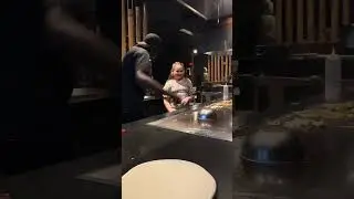 Hoowww??👀 Amazing MAGIC Trick by an absolute Hibachi PRO 🔥#viral #hibachi #trending #food #tricks