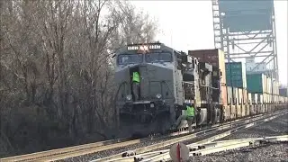 NS 4047 (Primer Cab AC44C6M) leads NS 29G in Chesapeake, VA (12/23/17)
