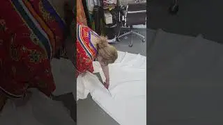 coupe  burnus  femme  avec une traine
