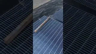 Hot-dip galvanized steel grating