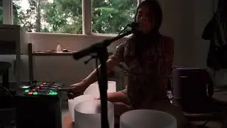 FREESTYLING ON THE LOOPER VOCALS & SINGING BOWLS - SPIRITUALITY AND MEDITATION
