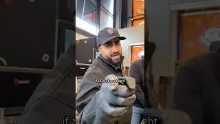Почему он говорит &laquo;шаурма&raquo;, как &laquo;зат&raquo;? 🤨