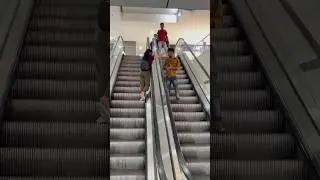 Escalator Prank 😝Mujhpe Bhari Par Gya🥹|| #shorts #prank  #random #funny #escalator #reaction