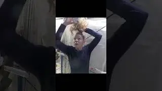 Космическое мытье волос