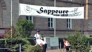 Holzmindener Volks-& Sch&uuml;tzenfest -  Die Sappeure schm&uuml;cken die Stadt