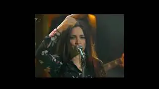 Galician singer angry with the silly people in the World.