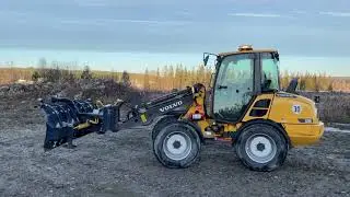 K&ouml;p Lastmaskin Volvo L20H med vikplog p&aring; Klaravik