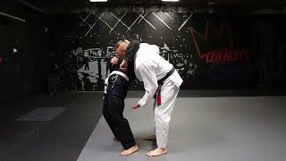 Helio Gracie Self Defense #19 Headlock Defense (Attacker Upright)