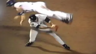 Greg Gagne Collision With Tim Bogar Fielding Baseball!