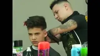 This up and coming Argentine hipster barber is hands free