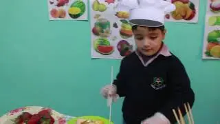 الفواكه مع طلاب الروضة