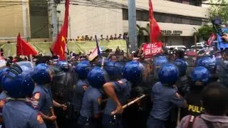 APEC protesters clash with police in Manila