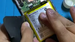 Cambiar batería moto G8 Plus