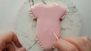 How to make BABY ONESIE COOKIES with royal icing | tutorial