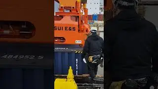 THIS IS HOW RISKY JOB OF STEVEDORES|TRANSFERING GOODS FROM ONE COUNTRY TO ANOTHER