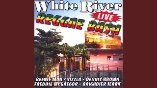 Black woman and child (Live)