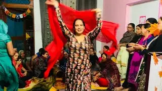 Ladki Ne Kiya Khubsurat Dance 💃 aunty lagi Chidne😜￼#youtubevideo #dance #love @indianqueen9396