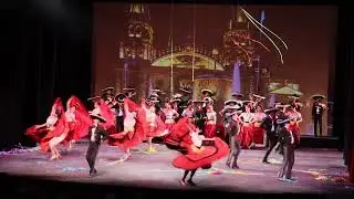 Ballet Folkl&oacute;rico de M&eacute;xico perform the 