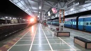WCAM 2p Hauled 19406 ADI YPR AC Express Overtakes WCAM 2p Hauled 12940 JP PUNE SF Express