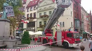 Konstytucja na Koperniku w Toruniu, zdjęta przez PSP