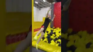 Топ 5 ошибок новичков, которые приходят на батуты в Хиро😊 #meme #heropark #top5 #funny