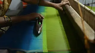 The Art of Traditional Saree Weaving! ✨ #sareeweaving