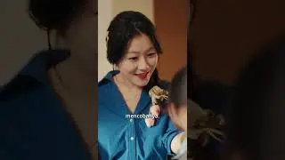Gadis itu menolong seorang kakek pingsan,yang mengiranya cucunya—tanpa tahu gadis#251004djA3
