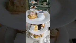 The first thing we do when we get to the Butchart Garden is to join the afternoon tea~