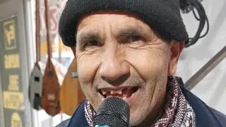 Mustafa şarkıcılığa özenirse.