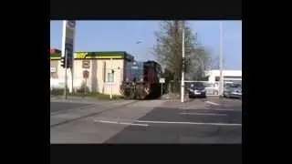 HGB (V150) Vossloh G1206 BB mit Containerzug und Pfiff in Mainz Rheinhafen