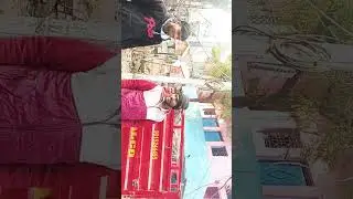 rikshawala Apne hisab mang raha hai
