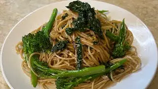 Spaghetti Aglio e Olio  With Broccolini And Kale(Healthy Vegetarian Dish)