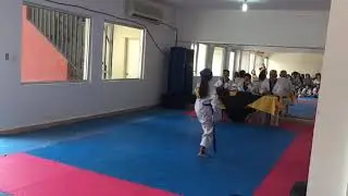 io presentando examen de cinta marron para marron avanzada