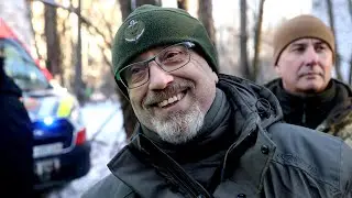乌克兰戴眼镜的老书生当兵部尚书，脑袋就值十五万美元？俄罗斯总统普京也不撒泡尿照照自己