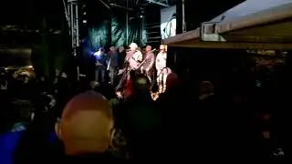 De Bunzingers op het Glazen Huis buiten podium