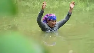 Harvesting a Large School of Wild Fish Deep in the Forest with My Kids – Selling at the Market