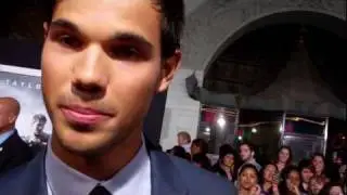 Taylor Lautner at the 'Abduction' premiere
