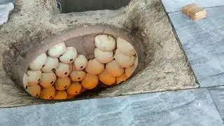 Джизакская самса, тандыр, приготовление. Джизак, Узбекистан. Somsa Jizzakh, Djizakh, Uzbekistan.