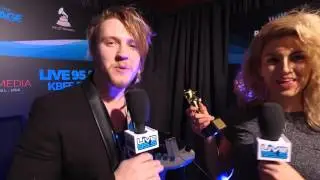 Tori Kelly Wins The First Huggie Award!