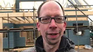 Hoe fabriceer ik een houten prefab huis in Estonia en is het in een week in Nederland gebouwd?