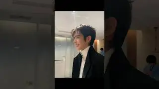 Everyone admires his good looks #songweilong