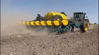 Dry corn planting with an Equalizer and a Case Earlyriser.