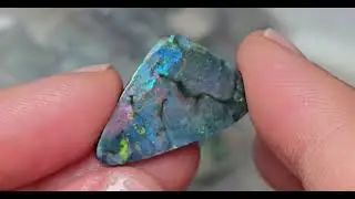 SUPER BRIGHT AUSTRALIAN OPAL ROUGH RUBBED