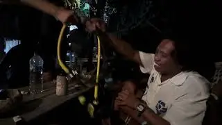 INSTRUCTOR PADI AND SSI NOVA HERMANSYAH INTRODUCING GEAR EQUIPMENT , GILITRAWANGAN LOMBOK